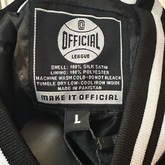 GREEN DAY Saviors Tour Official Merchandise Rare Satin Bomber Jacket Mens L - Picture 4 of 11